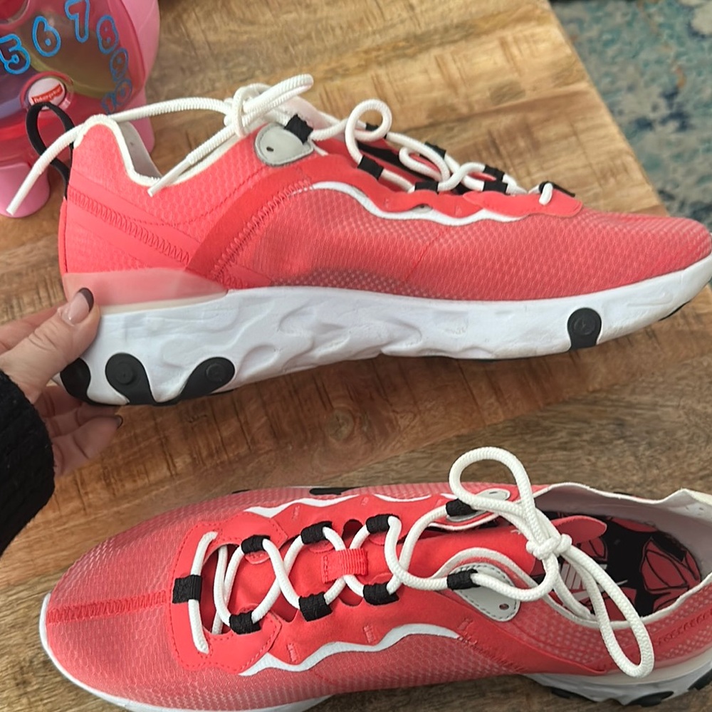 Pink and White Sneakers with Sleek Design and Breathable Upper